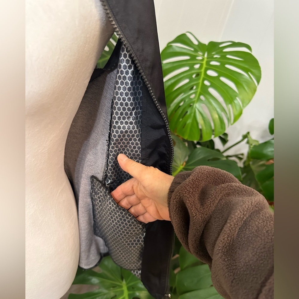 đď¸ Fabletics VEST great condition. - Picture 10 of 10